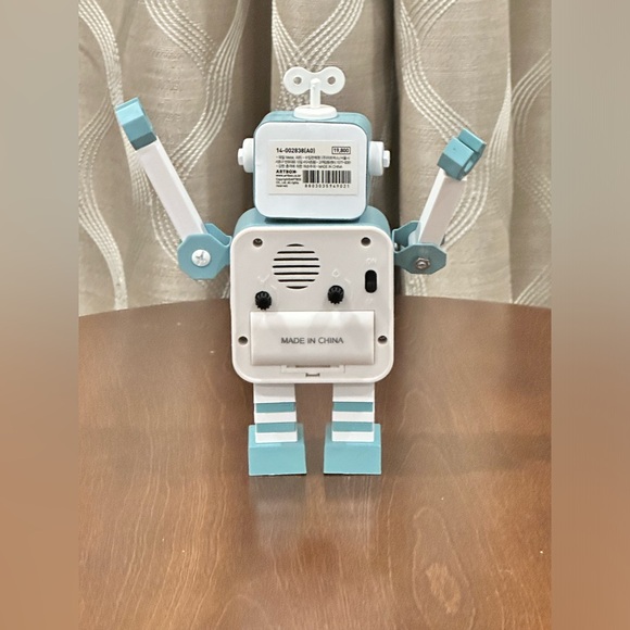 Robot Alarm Clock, Stainless Metal Desktop Creative Clock with Flashing Eyes - Picture 6 of 11